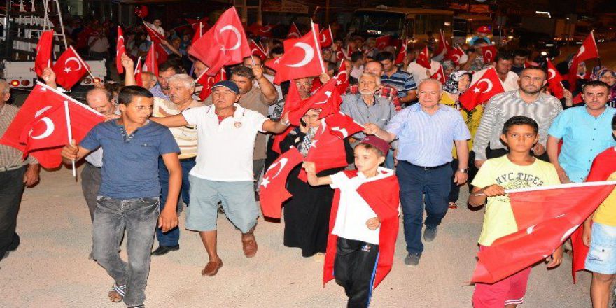 İlahiyatçı Yazar Ahmet Bulut’tan Demokrasi Nöbetine Destek