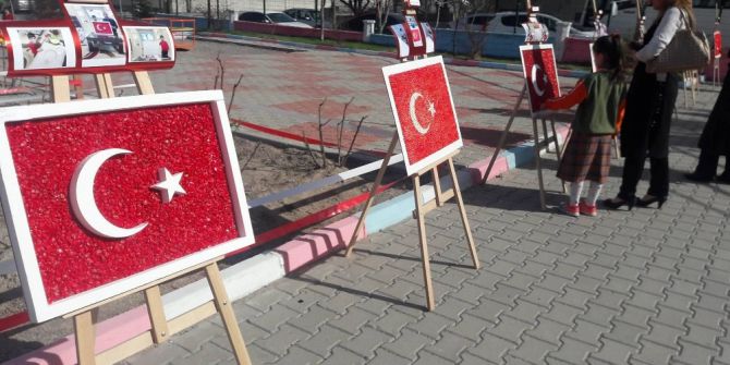 Minik Öğrenciler “Bayrak” Temalı Sergi Açtı