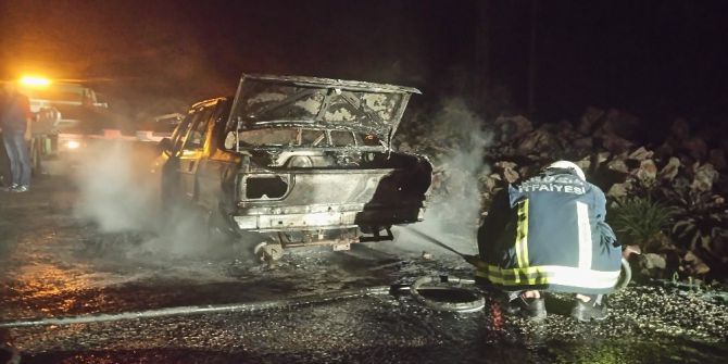 Araç Yanarak Hurdaya Döndü, Sürücü Son Anda Kurtuldu