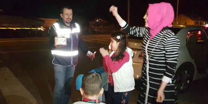 Uygulamada Polise Ailesinden Sürpriz Doğum Günü