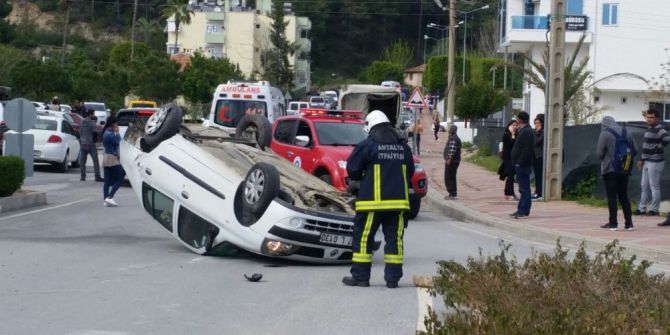 Manavgat’ta Trafik Kazası: 2 Yaralı