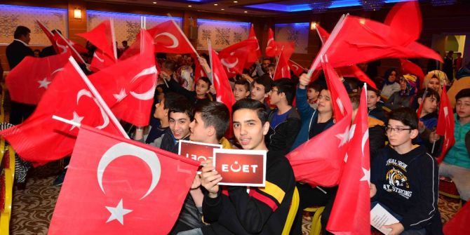 Pursaklar’dan Cumhurbaşkanı Erdoğan’a Şiirli Destek