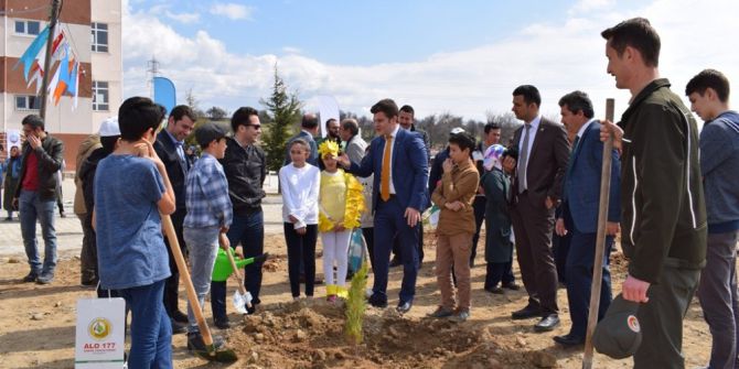 Domaniç’te Bin 299 Fidan Dağıtıldı