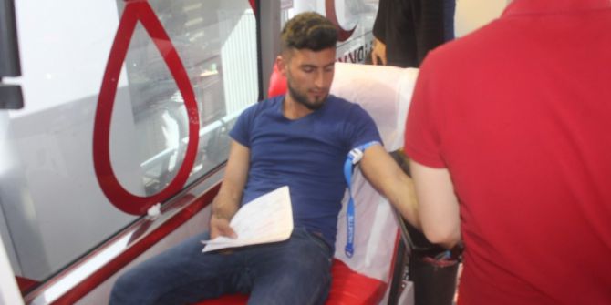 Ağrı’da Vatandaşlardan Kan Bağışına Yoğun İlgi