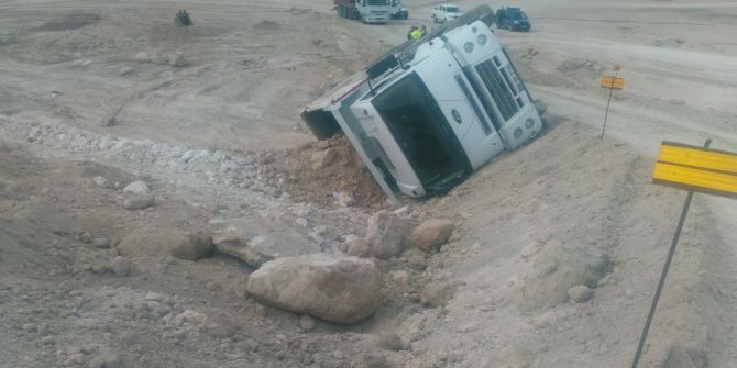 Baraj İnşaatına Kum Taşıyan Kamyon Devrildi