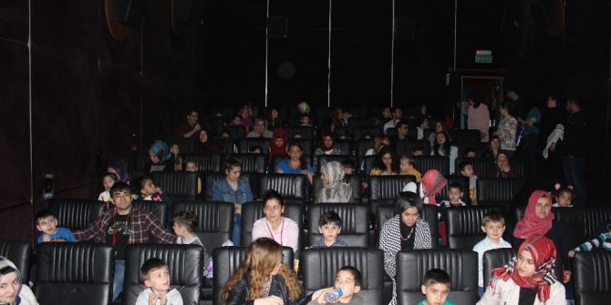 Özel Öğrencilere Moon Light’tan Özel Gösterim