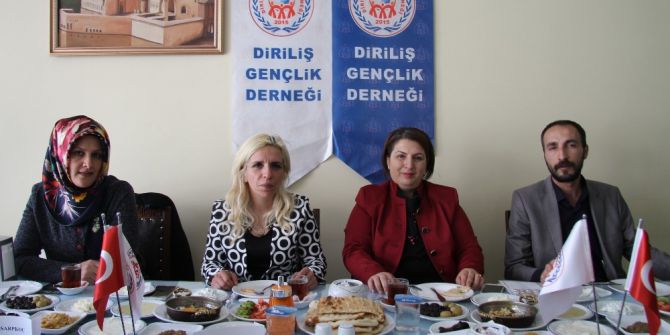 Diriliş Gençlik Derneğinde Rozet Töreni
