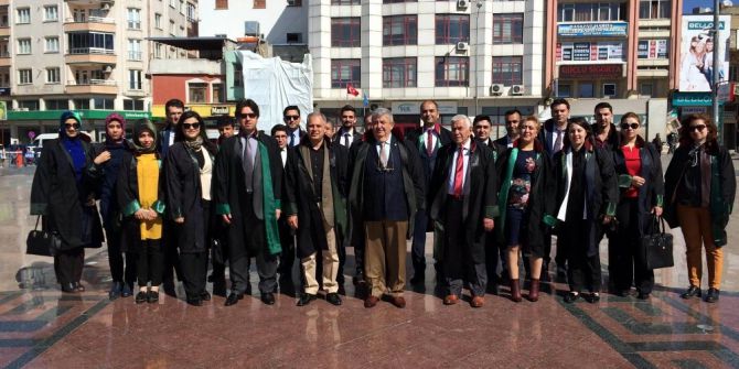 Kilis Barosu Atatürk Anıtına Çelenk Sundu