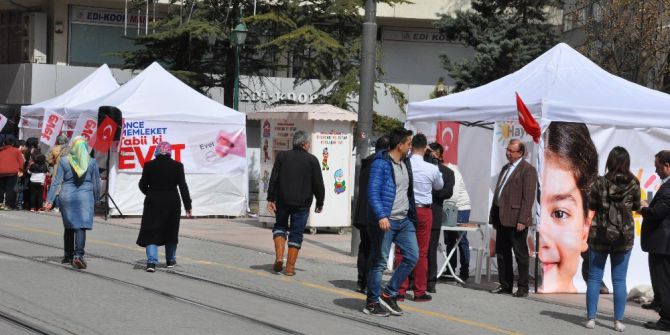 ’Evet’ Ve ’Hayır’ Çadırları Yan Yana
