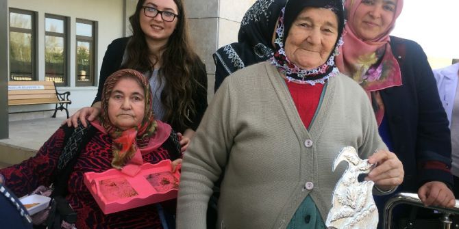 Pursaklarlı Kadınlardan Huzurevi Ziyareti