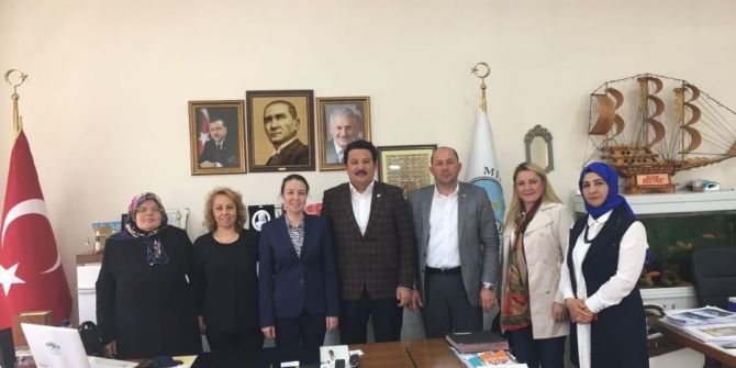 Ak Partili Kadın Başkan Bir Günde Üç İlçeyi Ziyaret Etti