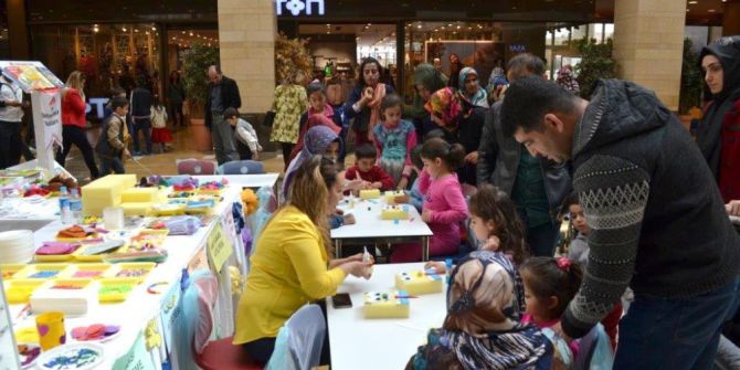 Minikler Piazza’da Bilim Şenliğinde Buluştu