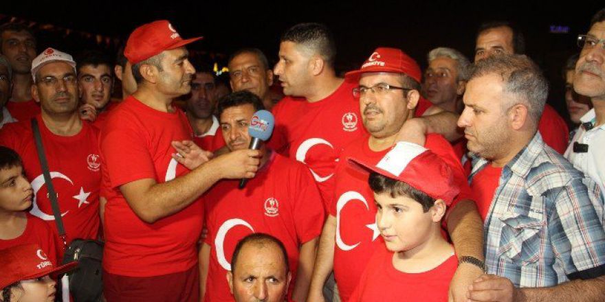 Genç Sporcular Demokrasi Nöbetinde