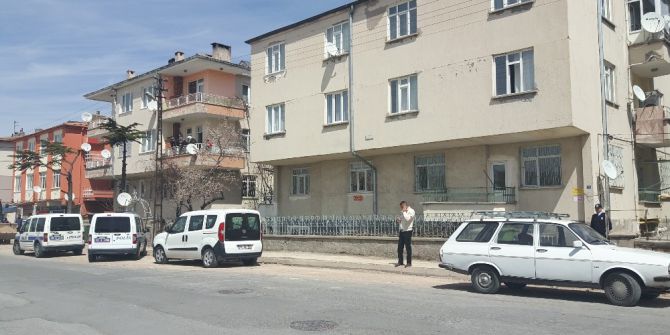 30 Yaşındaki Kadın Kendini Doğalgaz Borusuna Asarak İntihar Etti