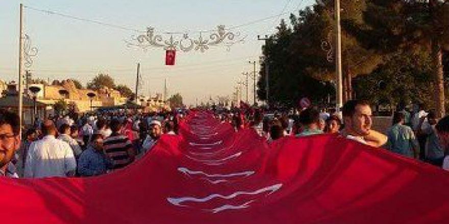 Harran’da Asker, Polis Ve Halk 30 Metrelik Türk Bayrağıyla Yürüyüş Yaptı