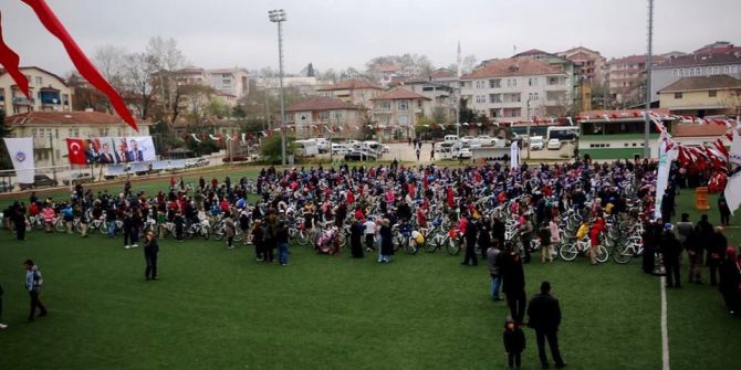 İzmit Belediyesi, Kandıra’da 690 Öğrenciye Bisiklet Dağıttı