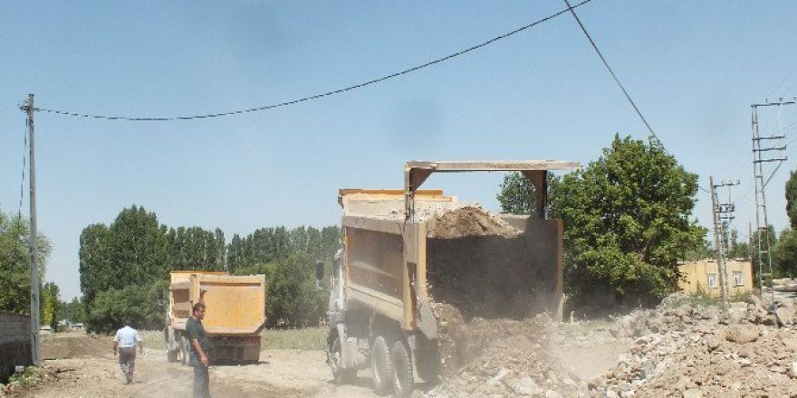 Malazgirt Belediyesi Çalışmalarına Kurban Keserek Başladı