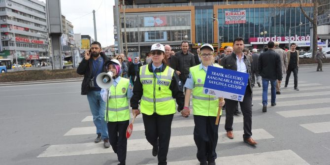 Çocuk Trafik Polislerinden Trafik Denetimi