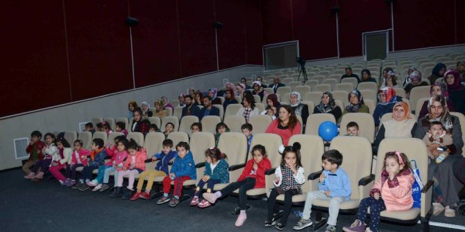 Üniversite Öğrencilerinden Anaokulu Öğrencilerine Değerler Eğitimi