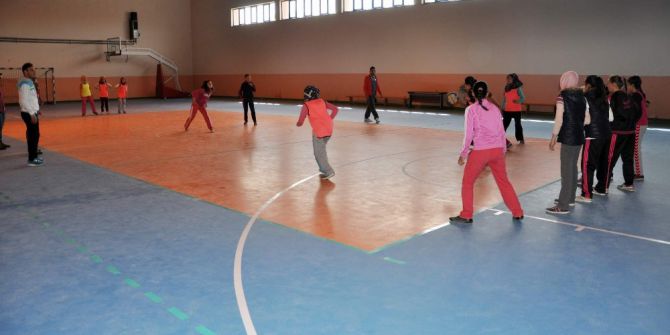 İhsaniye’de "Geleneksel Çocuk Oyunları Şenliği” Düzenlendi