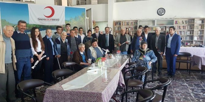 Edremit Huzurevi’ni Ziyaret Ettiler