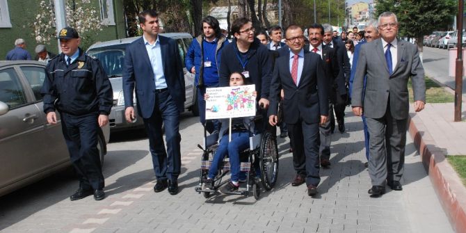 1’inci Bayramiç Otizm Farkındalık Yürüyüşü