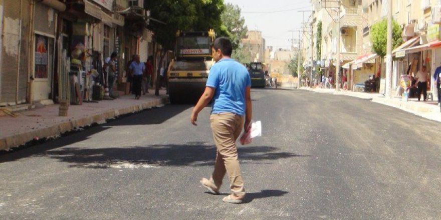Nusaybin’de Parke Taşlar Söküldü, Yollar Asfaltlandı