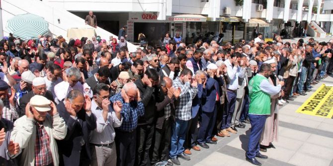 İdlib’de Ölenler İçin Mersin’de Gıyabi Cenaze Namazı Kılındı