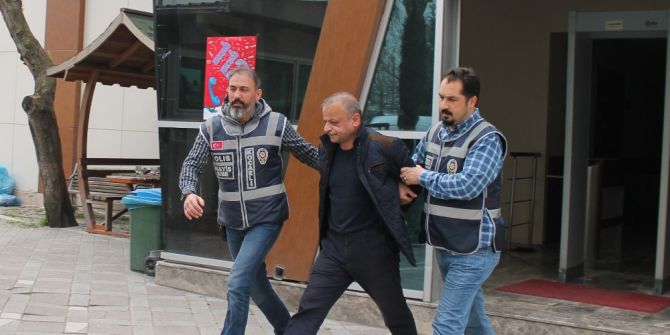 Kendisi Polis Ve Savcı Diye Tanıtan Dolandırıcı Suçüstü Yakalandı
