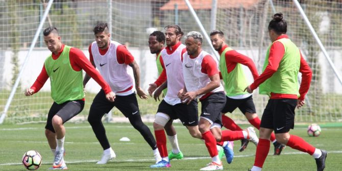 Antalyaspor’da Neşeli Antrenman