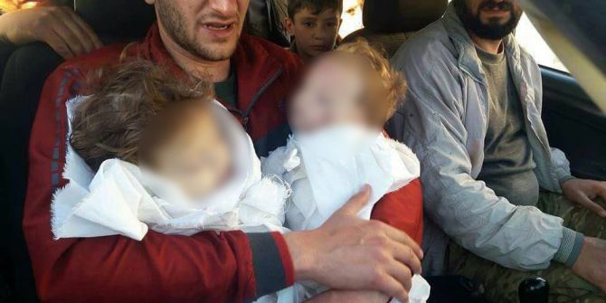 İdlibli Baba İkiz Çocuklarını Kendi Elleriyle Defnetti