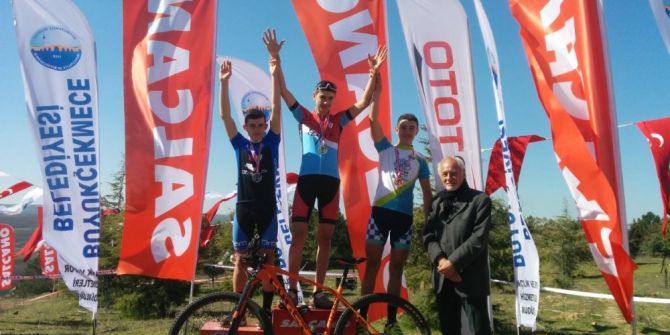 Dağ Bisikleti Yarışları Nefes Kesti