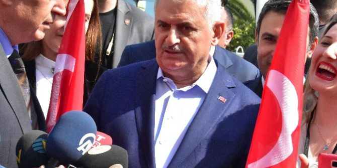 Başbakan Mhp’nin ’Evet’ Standında