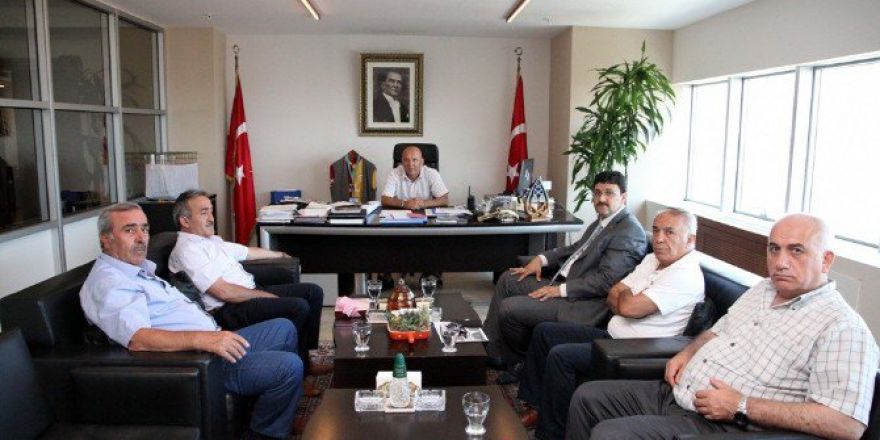 Kartal Oto Yönetimi’nden Başkan Altınok Öz’e Teşekkür Plaketi