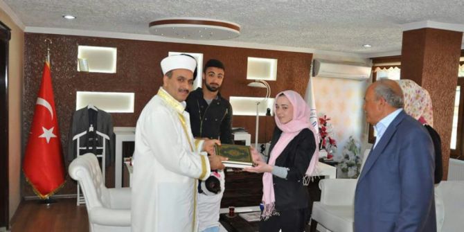 İnternetten Tanıştığı Türk Gencine Aşık Olan Ukraynalı Kadın Müslüman Oldu