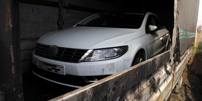 Yanan Tır Dorsesinin İçinden Sıfır Otomobil Çıktı