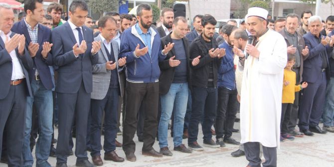 Kimyasal Saldırıda Ölenler İçin Gıyabi Cenaze Namazı Kılındı