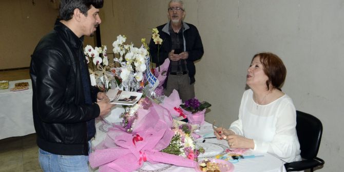 Annesinin Hastalık Dönemini Kitap Haline Getirdi