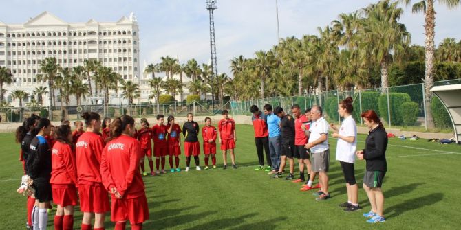 İşitme Engelli Bayan Futbol Milli Takımı, Olimpiyatlara Manavgat’ta Hazırlanıyor