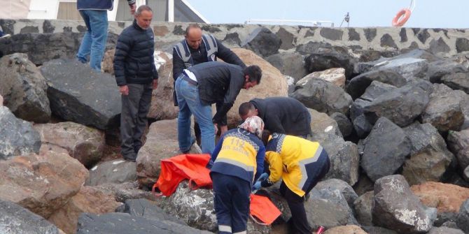 Kayalıklardan Düşen Şahıs Ağır Yaralandı