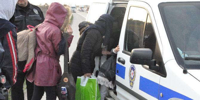 Tem Otoyolunda Tır, Minibüse Çarptı: 5 Yaralı