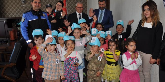 Emniyeti Ziyaret Eden Minikler Şiirleriyle Coştu, Coşturdu