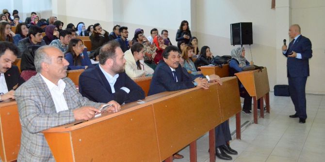 Milletvekili Ilıcalı, Üniversiteli Gençlere Yeni Anayasayı Anlatıyor