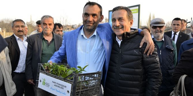 Hobi Bahçelerinde Fide Dağıtımı Yapıldı