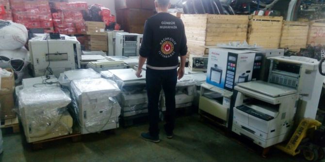 İzmir’de Kaçakçılık Operasyonu: 70 Fotokopi Makinesi Ele Geçirildi