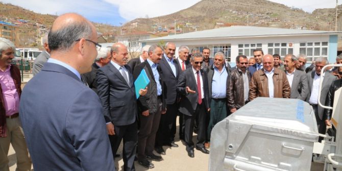 Tunceli’ye 4 Çöp Toplama Aracı Ve 250 Konteyner