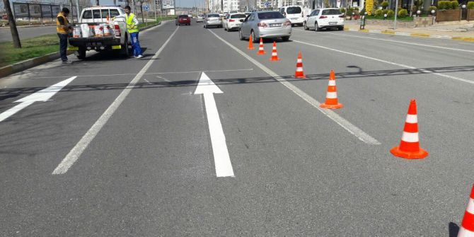Diyarbakır’da Yol Çizgileri Ve Trafik Levhaları Yenileniyor