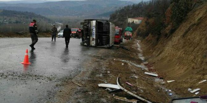 Simav’da Yolcu Midibüsü Devrildi: 1 Ölü 9 Yaralı