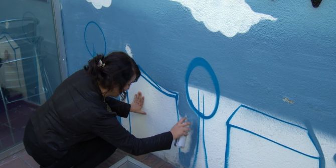 Hastane Duvarları Grafitiler İle Renkleniyor