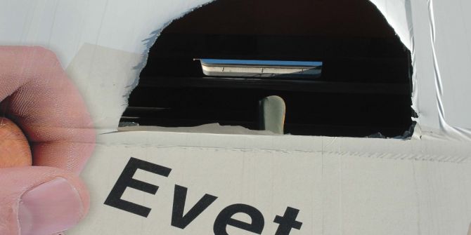 Ak Parti’nin Seçim Otobüsüne Saldırı